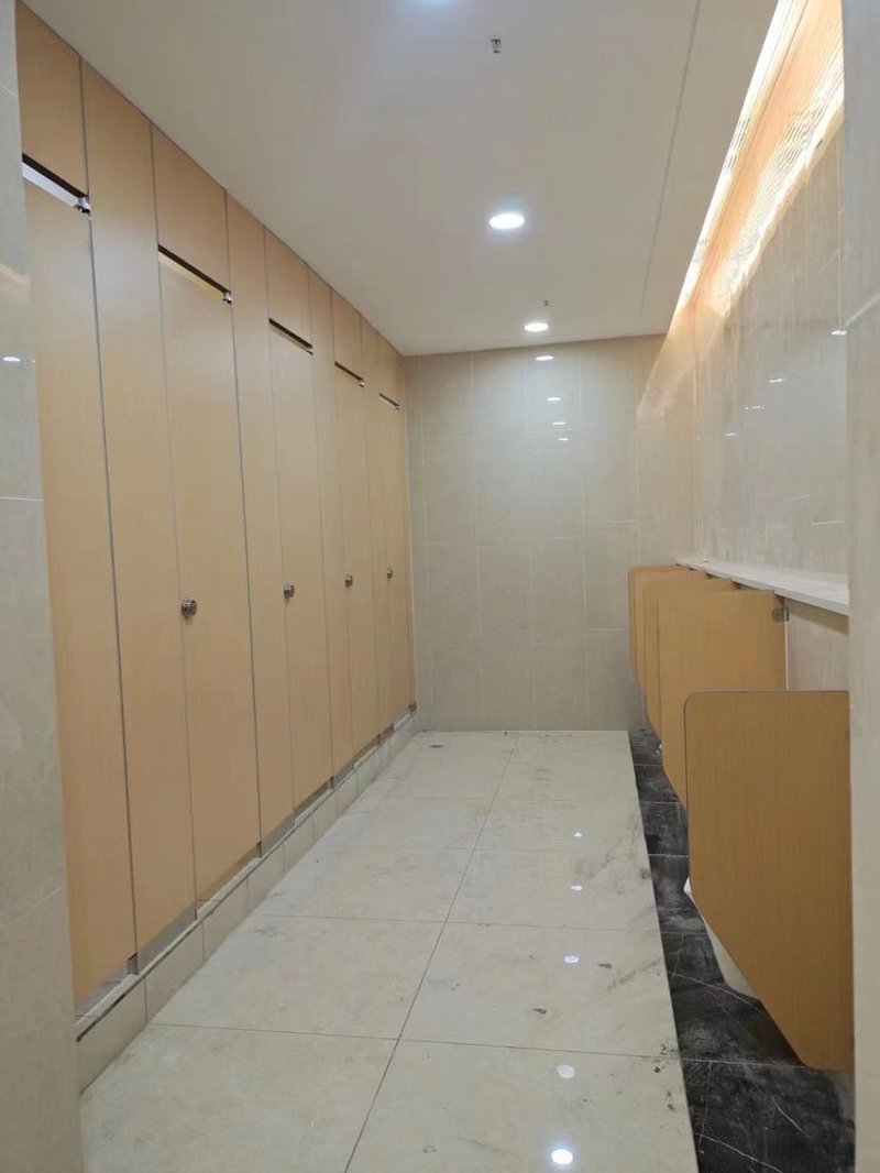 公共卫生间隔断板：改变你对小空间利用的看法